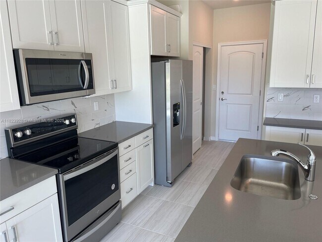 Building Photo - 2112 Appleton Cir S