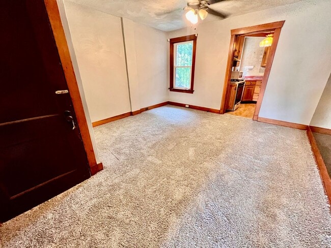 Building Photo - 3 Bed 1.5 Bath- Pittsburgh PA