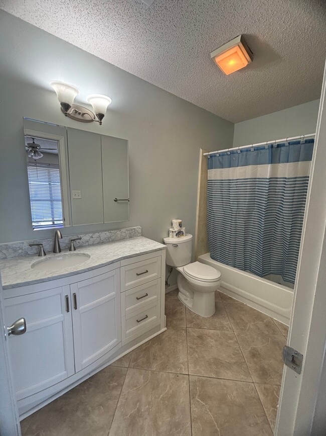 Building Photo - 262 Highpoint Dr