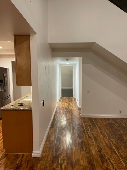 Building Photo - 305 Coral Reef Dr