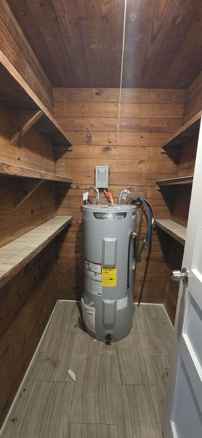 Building Photo - 810 E Vine St