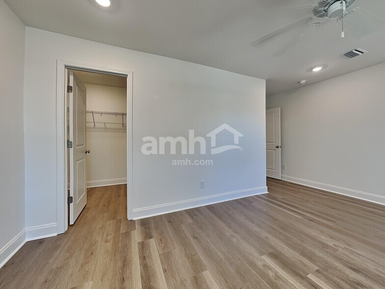 Building Photo - 102 Bellows Bnd