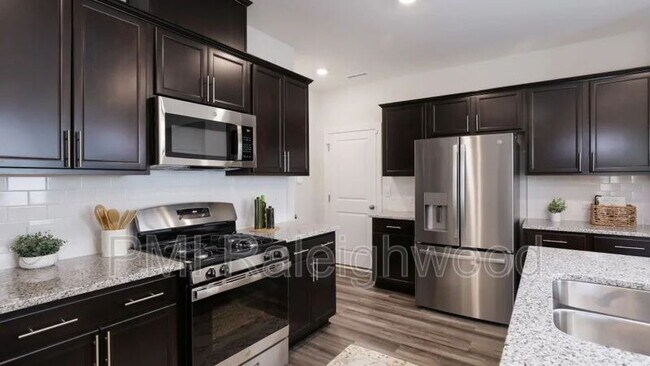 Building Photo - 1060 Maple Br Cir