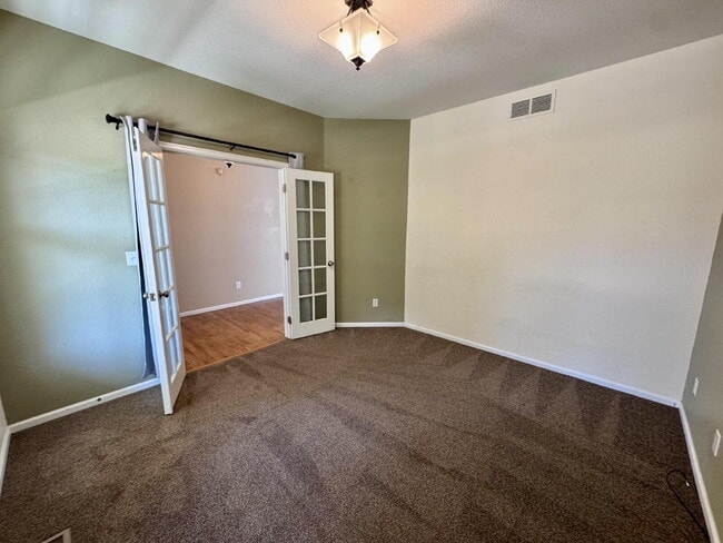 Building Photo - 7031 S Oak Hill Cir