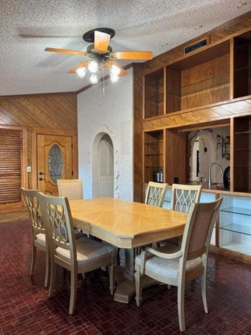 Building Photo - 2309 Richwood Dr