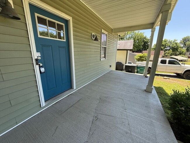 Building Photo - For Rent - Beautiful South Nashville House