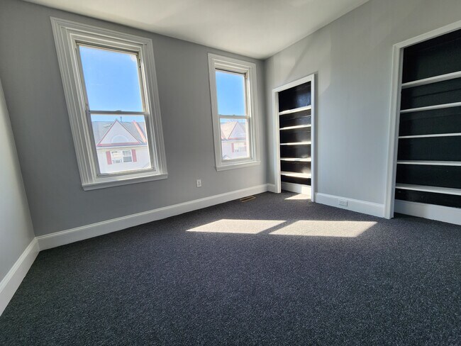 Building Photo - 19 S 45th St