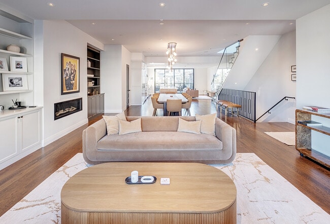 Building Photo - 463 Duncan St