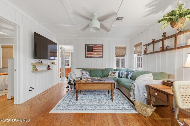 Building Photo - 14 Sunset Rd