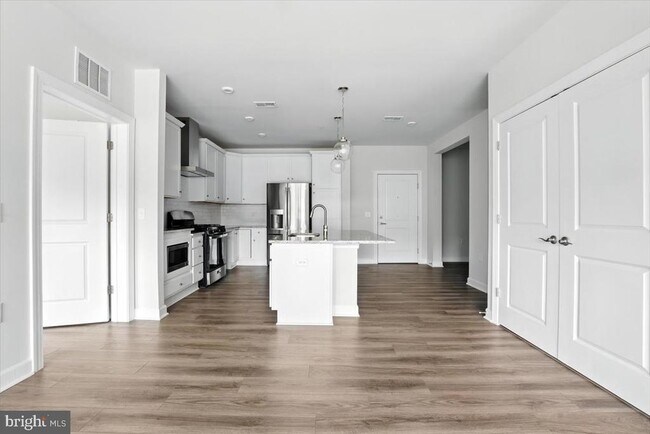 Building Photo - 3927 Fair Ridge Dr