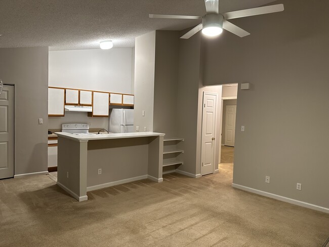 Building Photo - 220 Lantana Ln