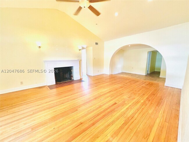 Building Photo - 410 Pinecrest Dr