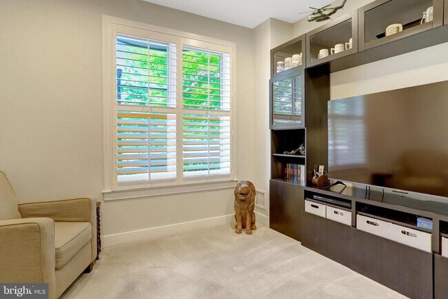 Building Photo - 2004 Potomac Ave