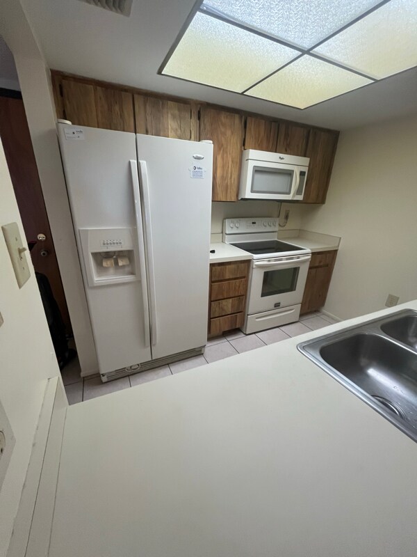 Building Photo - 2587 Countryside Blvd