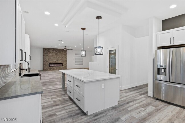Building Photo - 4630 Laguna Vista St