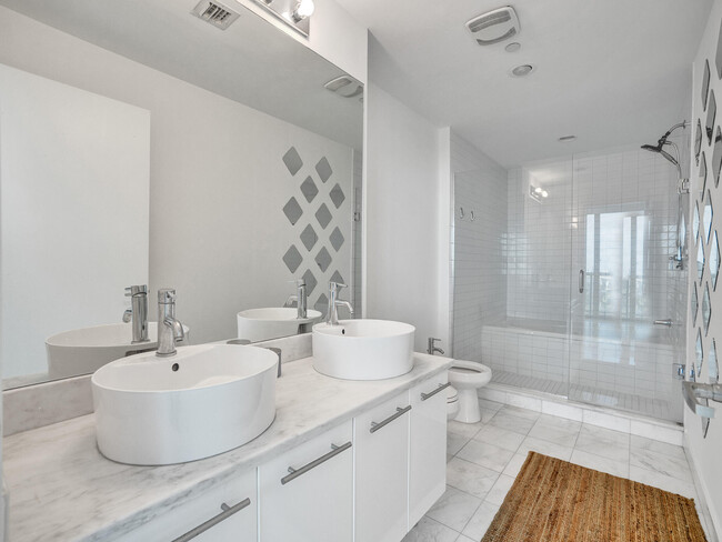Building Photo - 888 Biscayne Blvd