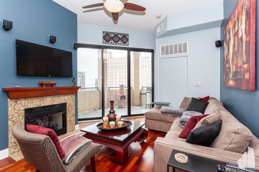 Building Photo - 1464 S MICHIGAN Ave