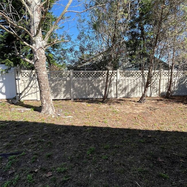 Building Photo - 158 Queen Mary Dr