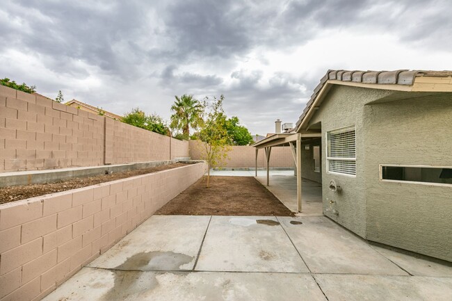 Building Photo - Upgraded 4 bedroom home near Horizon Dr. &...