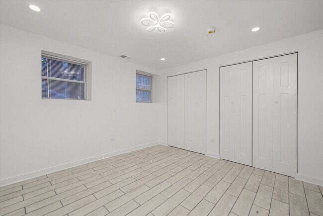 Building Photo - 2203 W Giddings St