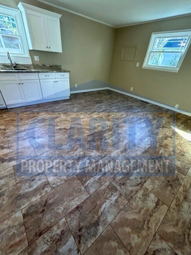 Building Photo - Three bedroom home in Downtown Cleveland!