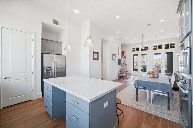 Building Photo - 707 Bringhurst St