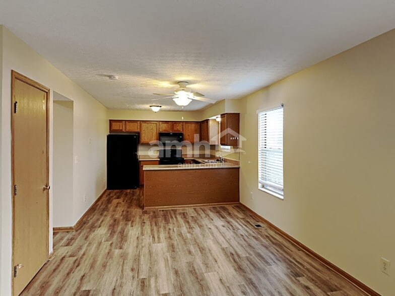 Building Photo - 3047 Hollybank Rd