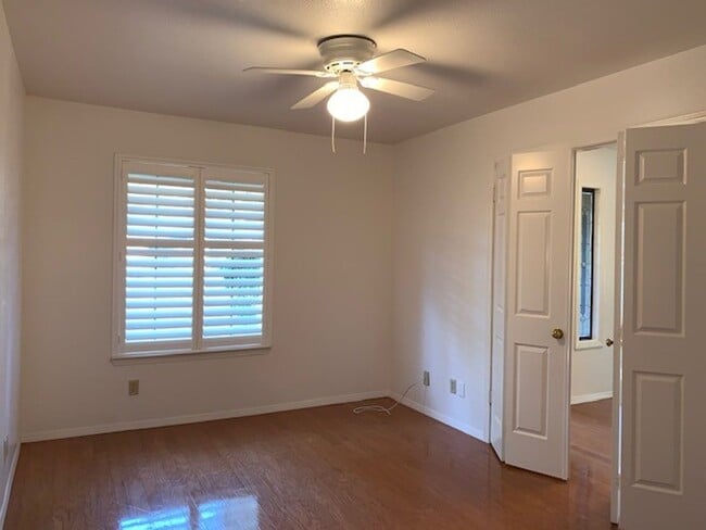 Building Photo - Spacious Bullard Area condo, recently upda...