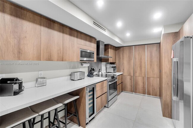 Building Photo - 3 Grove Isle Dr