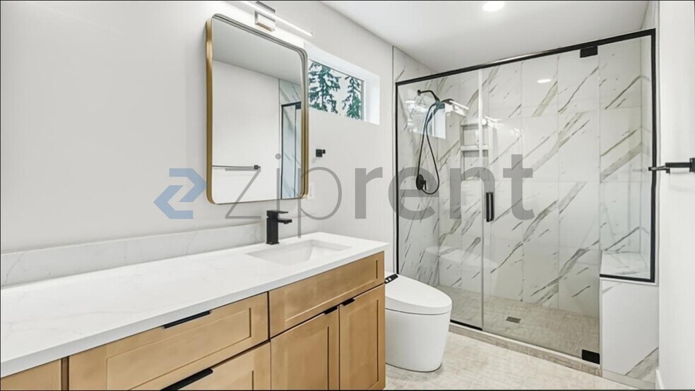 Building Photo - Unit