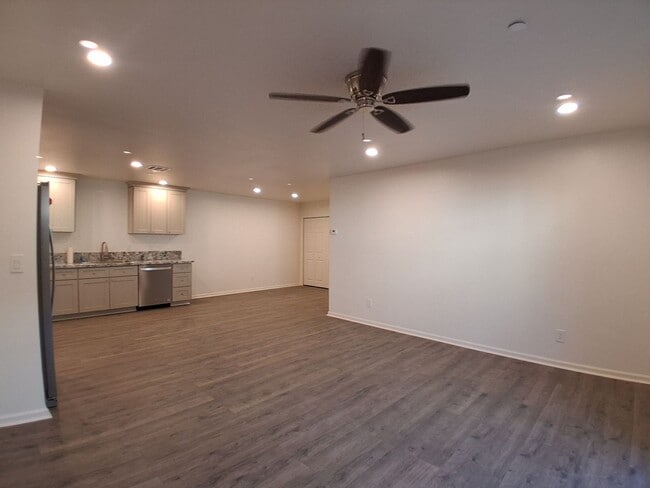 Building Photo - 3016 Lake Park Ct