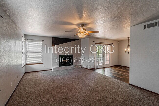 Building Photo - 4400 Hemingway Dr
