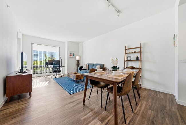 Building Photo - 1201 4th St