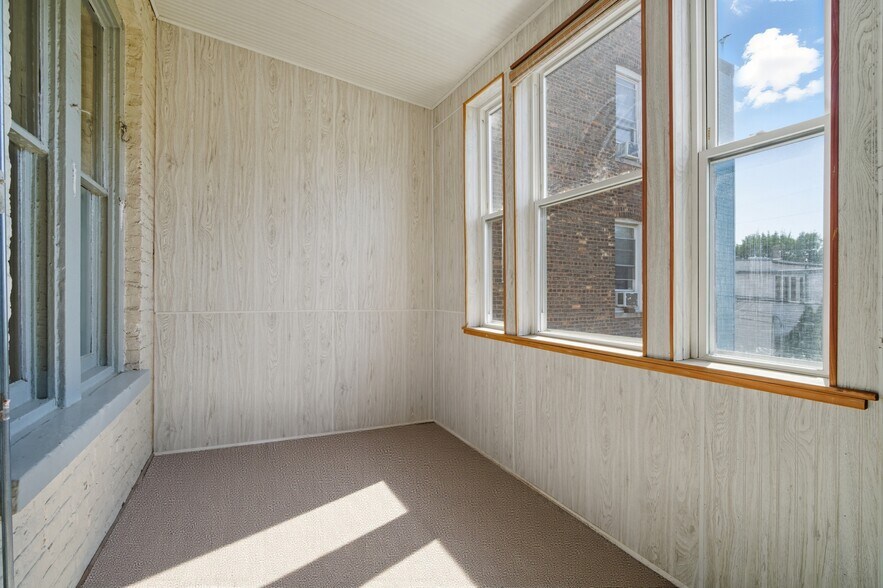 Building Photo - 2609 W Iowa St