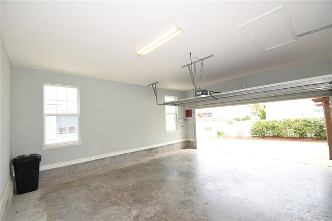 Building Photo - 28 Sandy Beach Way