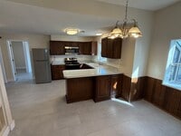 Building Photo - 916 N 10th St