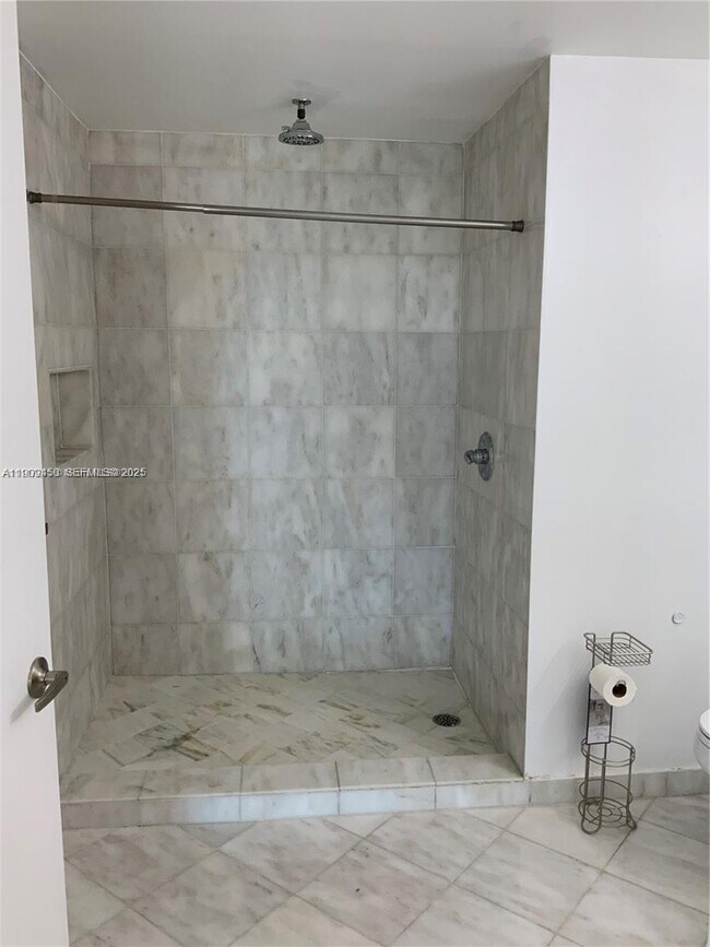 Building Photo - 1401 SW 22nd St