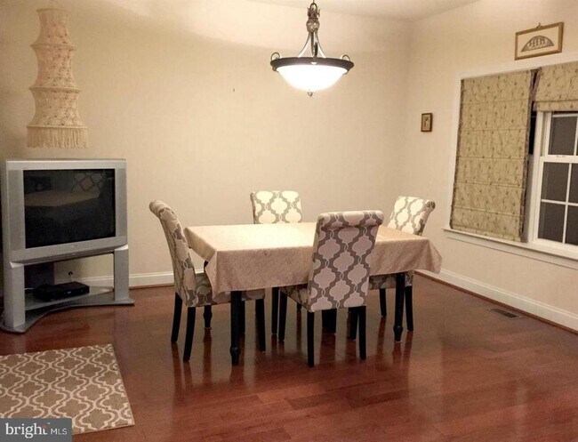 Building Photo - 41815 Bristow Manor Dr