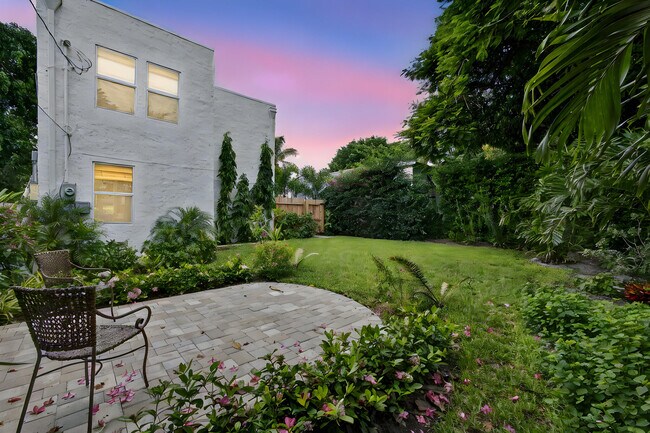 Building Photo - 825 34th St