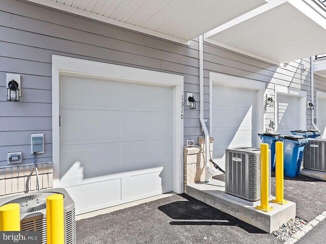 Building Photo - 1310 Parker Blvd