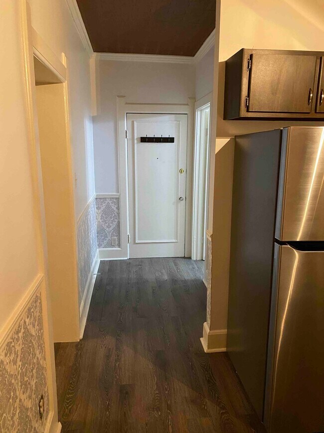 Entry - 14314 S Union Ave