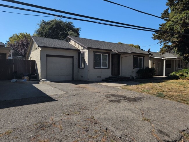 Building Photo - 2305 Woolner Ave