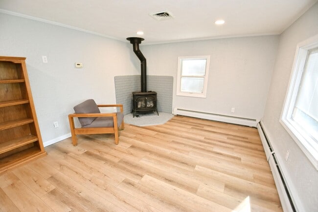 Building Photo - 3 bedroom 2 bath ranch style home in South Bend IN