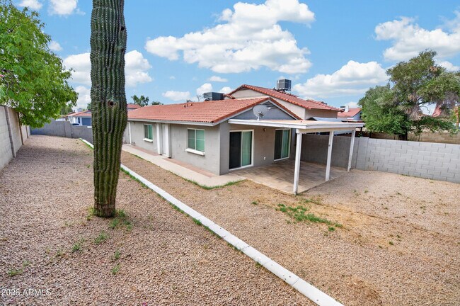 Building Photo - 4902 W Crocus Dr