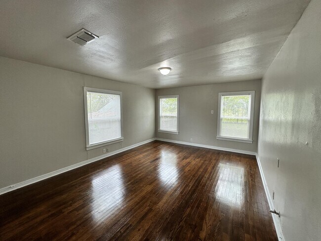 Building Photo - 1409 Wolfe City Dr