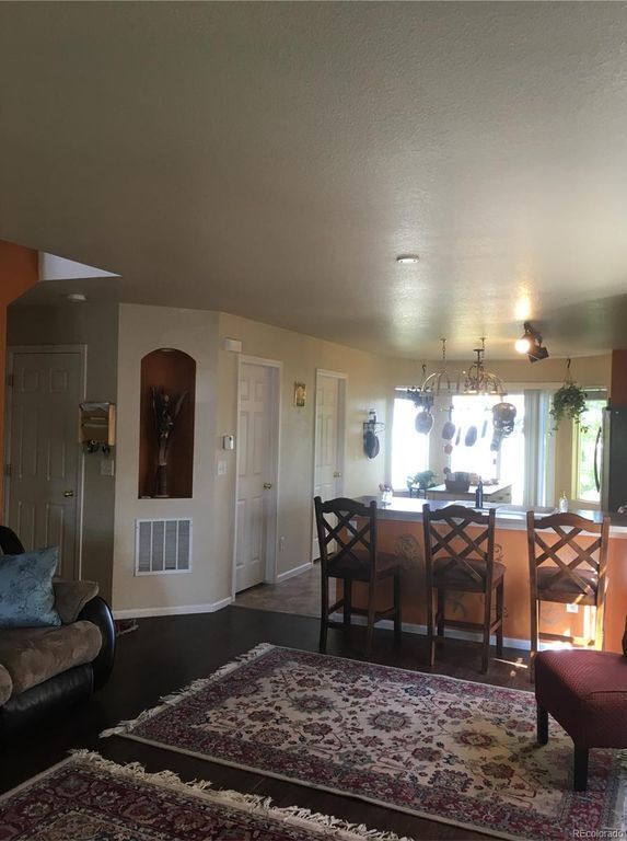 Building Photo - 4 Bed 3 1/2 Bath