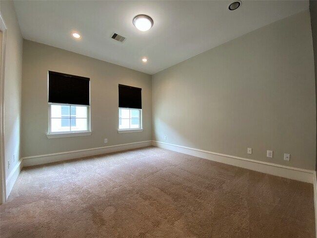 Building Photo - 5226 Kiam St