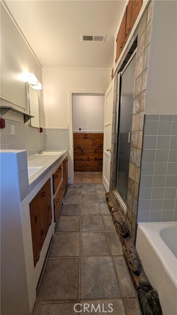 Building Photo - 546 Griswold Ave