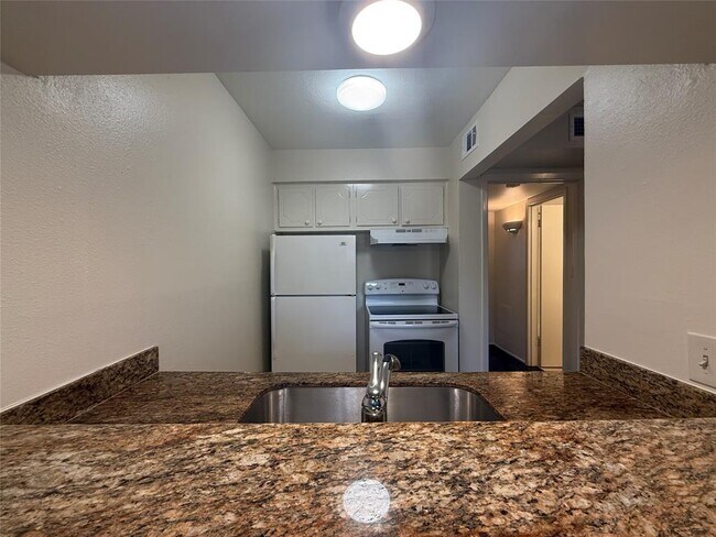Building Photo - 1530 Heights Blvd