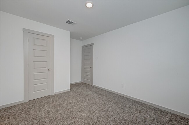 Building Photo - 1203 Hyde Lk Ln